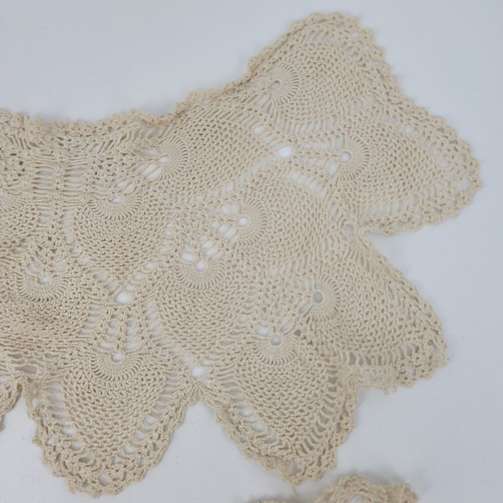 Vintage Ecru Off White 23" Butterfly & Curtain Style Doilies Table Runner Decor - Picture 10 of 10